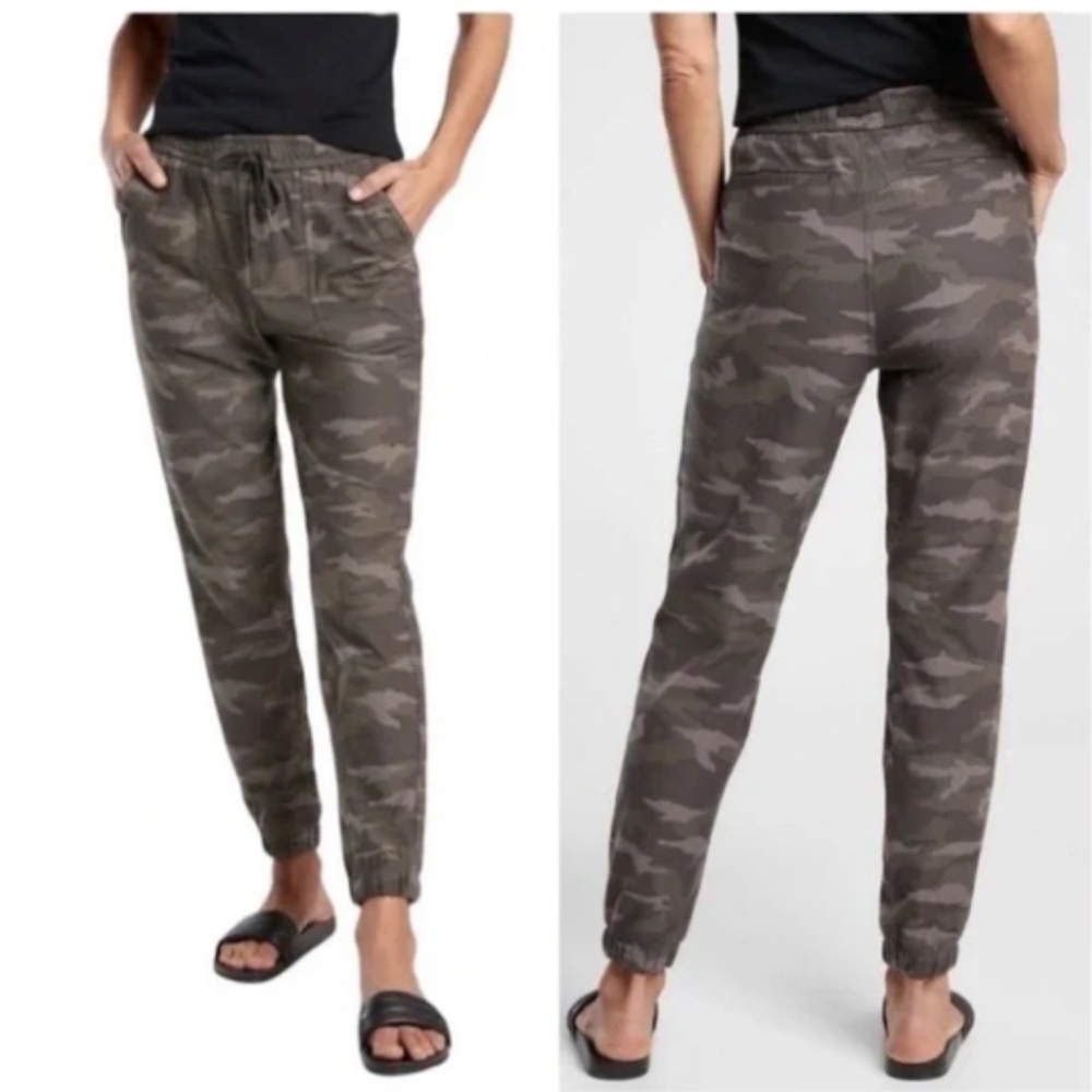 ATHLETA WOMENS CAMO GREEN COMBO FARALLON JOGGER PANTS SIZE 8 DRAWSTRING LOUNGE